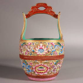 A Rare Qing Qianlong enamel color gold ground wrapped branch lotus pattern bottle (1 of 8)