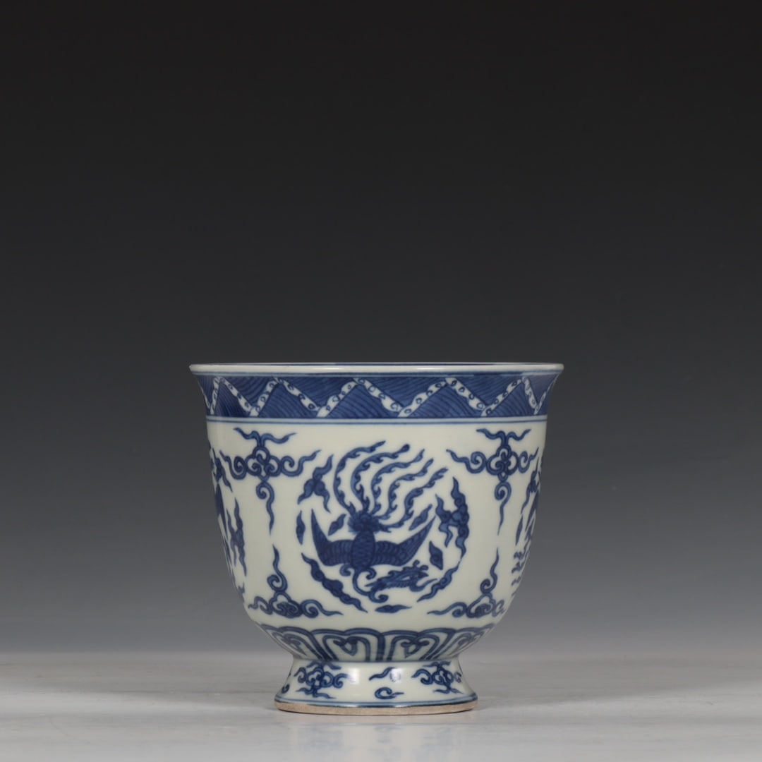 A piece of Ming Jiajing blue and white group phoenix pattern offering bowl (1 of 8)