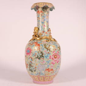 A piece of Qianlong in the Qing Dynasty, enamel color carving, gold entwined branches, lotus coils, (1 of 9)