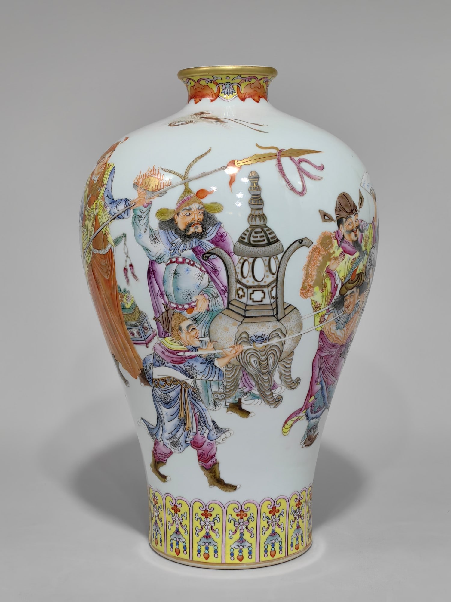 A pair of Qianlong style pastel figures in the Qing Dynasty eight barbarian into the treasure (1 of 7)