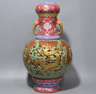 A carved hollow alum red depiction of gold five dragons supreme carmine ramp anchovy: amphora: Carved hollow alum red depiction gold five dragons supreme carmine ramp anchovy: amphora integrated rotor bottle SIZE: H:49cm Belly diameter 26cm (The Dimensions Of All Batches Are Manually Measured.I