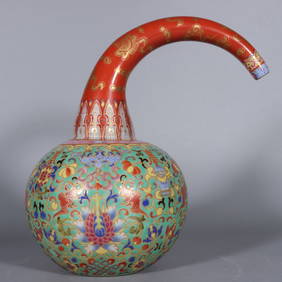 A piece of Qing Qianlong enamel painted gold entwined branch lotus Fushou pattern inverted pot (1 of 8)
