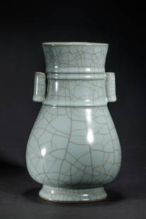 A Song Dynasty pierced ear bottle: Song Dynasty pierced ear bottle SIZE: L:14cm W:12cm H:23cm W:1070g (The Dimensions Of All Batches Are Manually Measured.If You Need More Detailed Information, Please Contact Our Customer Service Befor