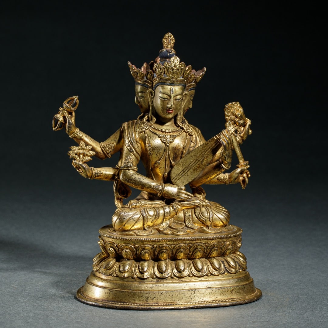 A piece of bronze gilt wonderful sound Guanyin: Bronze gilt wonderful sound Guanyin SIZE: L:13cm W:8.5cm H:15.5cm W:995g (The Dimensions Of All Batches Are Manually Measured.If You Need More Detailed Information, Please Contact Our Customer Service