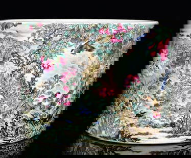 A piece of Qianlong year of the Qing Dynasty landscape flowers and birds lychee pen bucket: Qianlong Year of the Qing Dynasty Landscape Flowers and Birds Lychee Pen Bucket Lychee means auspiciousness, good luck, health and longevity, wealth and wealth, and a happy family SIZE: H: 18.5cm diam