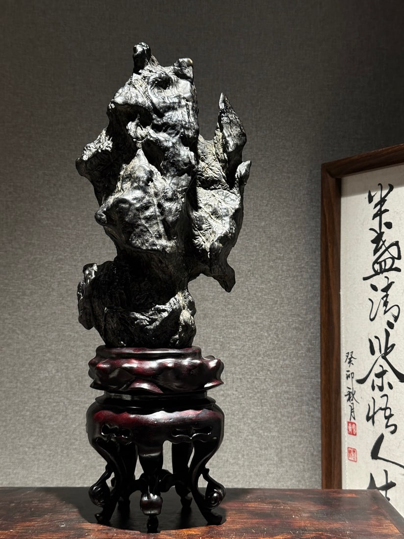 A piece of Lingbi stone Qinggong: Lingbi Stone Qinggong is a typical cloud-headed rain-footed beauty waist SIZE: H:43cm W:16cm T:9cm (The Dimensions Of All Batches Are Manually Measured.If You Need More Detailed Information, Please Co