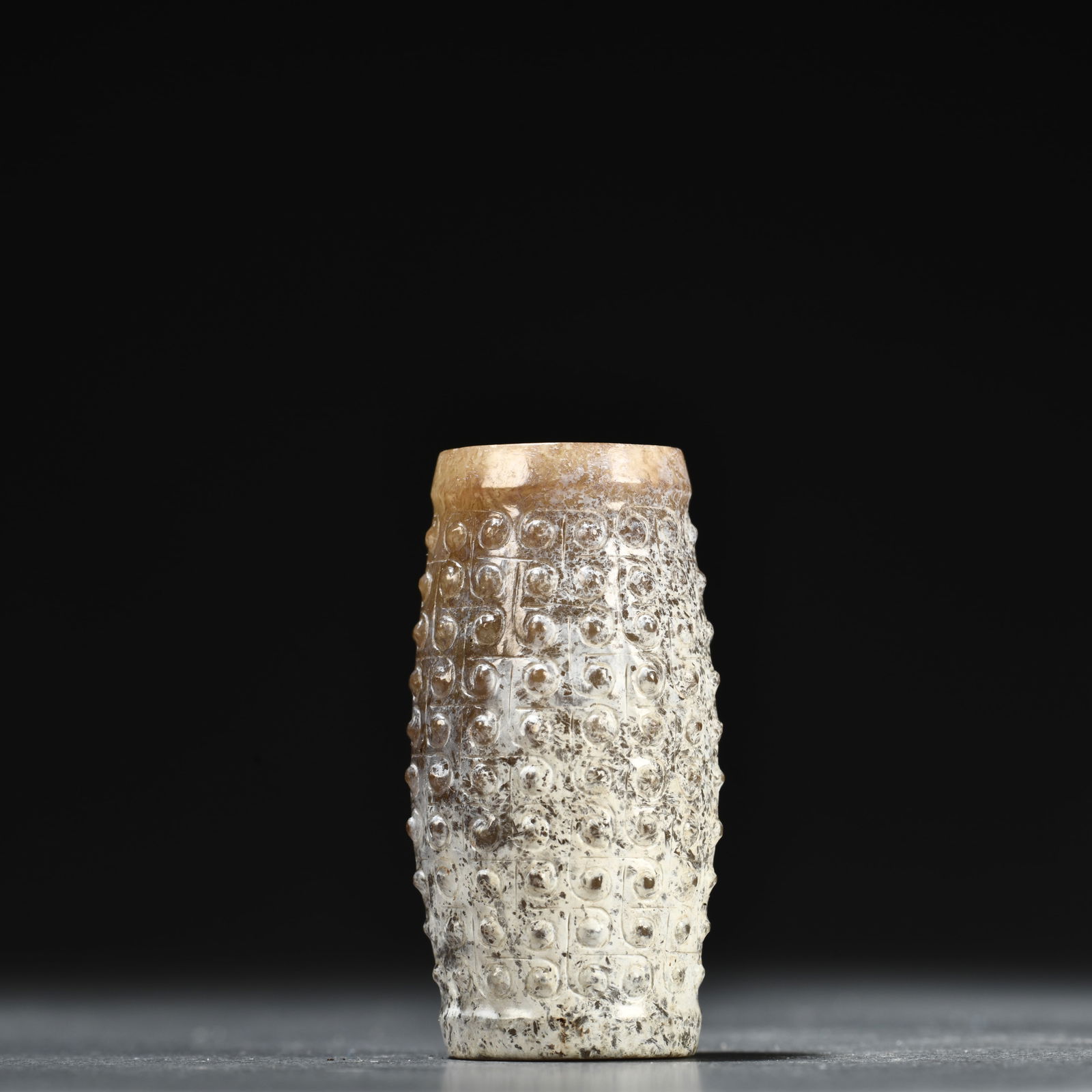 A piece of ancient jade: Gao Gu Yulezi SIZE: H:4.7cm T:2.3cm W:48g (The Dimensions Of All Batches Are Manually Measured.If You Need More Detailed Information, Please Contact Our Customer Service Before Bidding.)