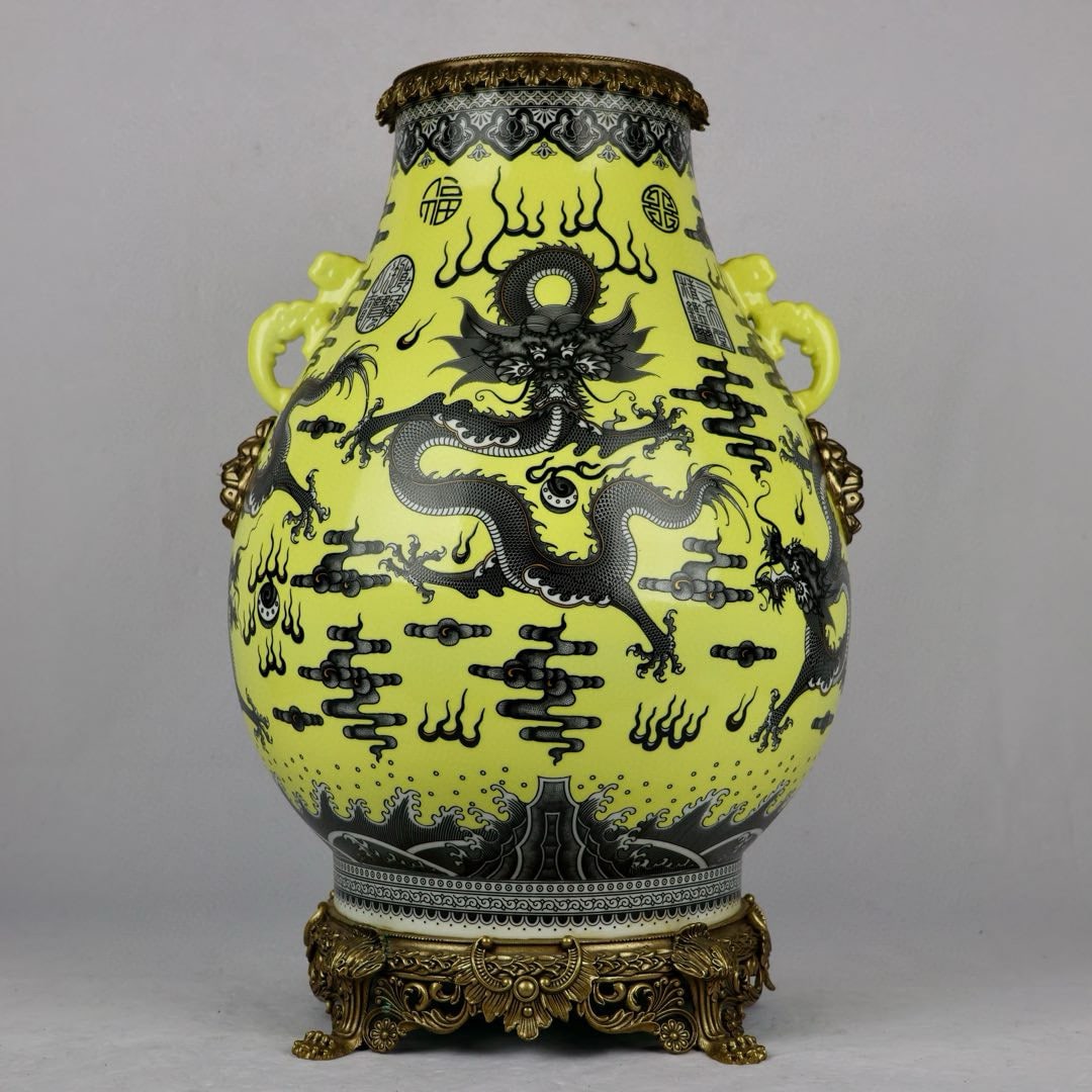 A lion head and ears with bronze inlaid with yellow ground cloud dragon pattern: Yellow ground cloud dragon pattern inlaid with bronze lion head and ears blessing tube Size: H:56.5cm D:37cm BaseD:27.5cm (The Dimensions Of All Batches Are Manually Measured.If You Need More Detailed