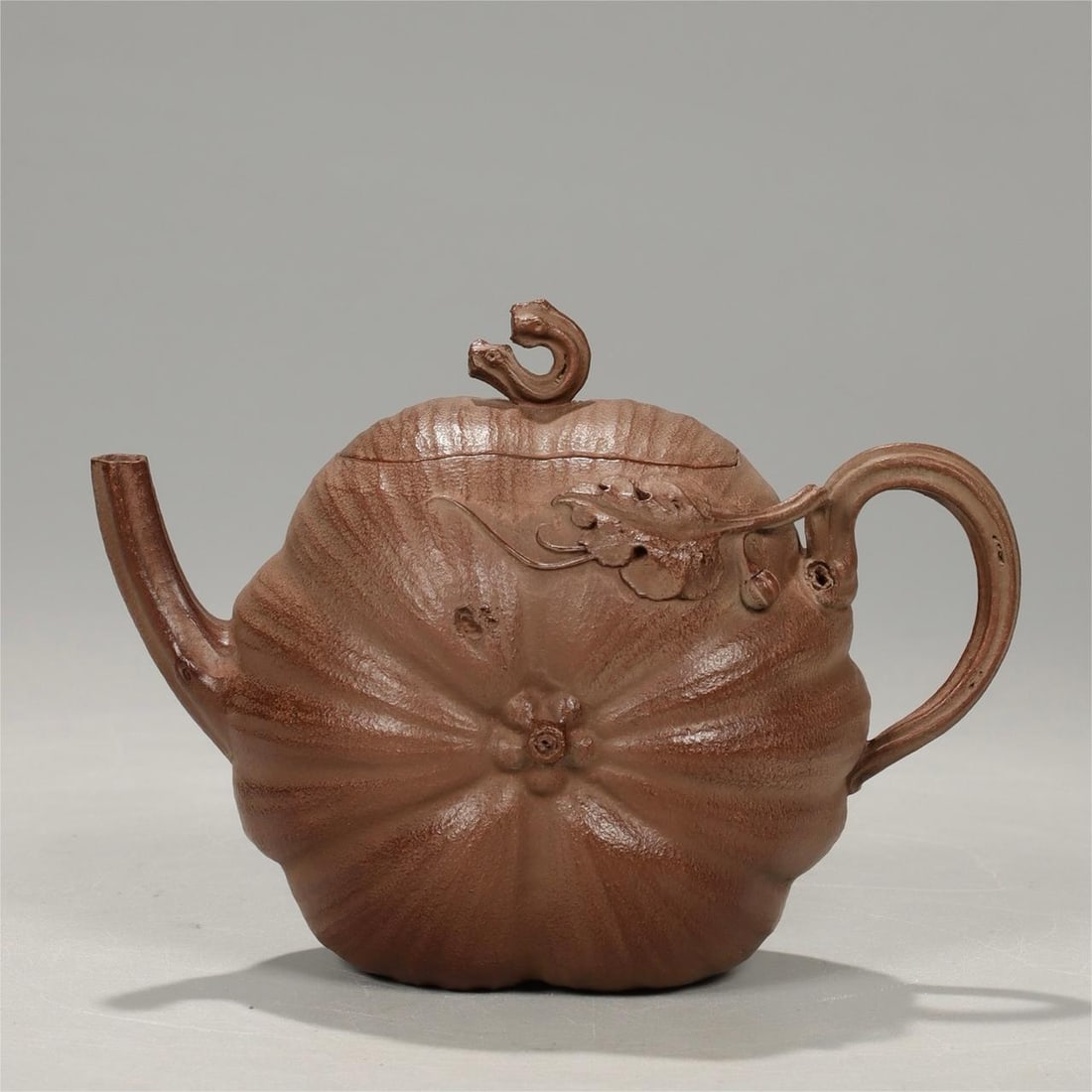 A piece of Qing Dynasty purple sand Chen Mingyuan pumpkin pot (1 of 9)