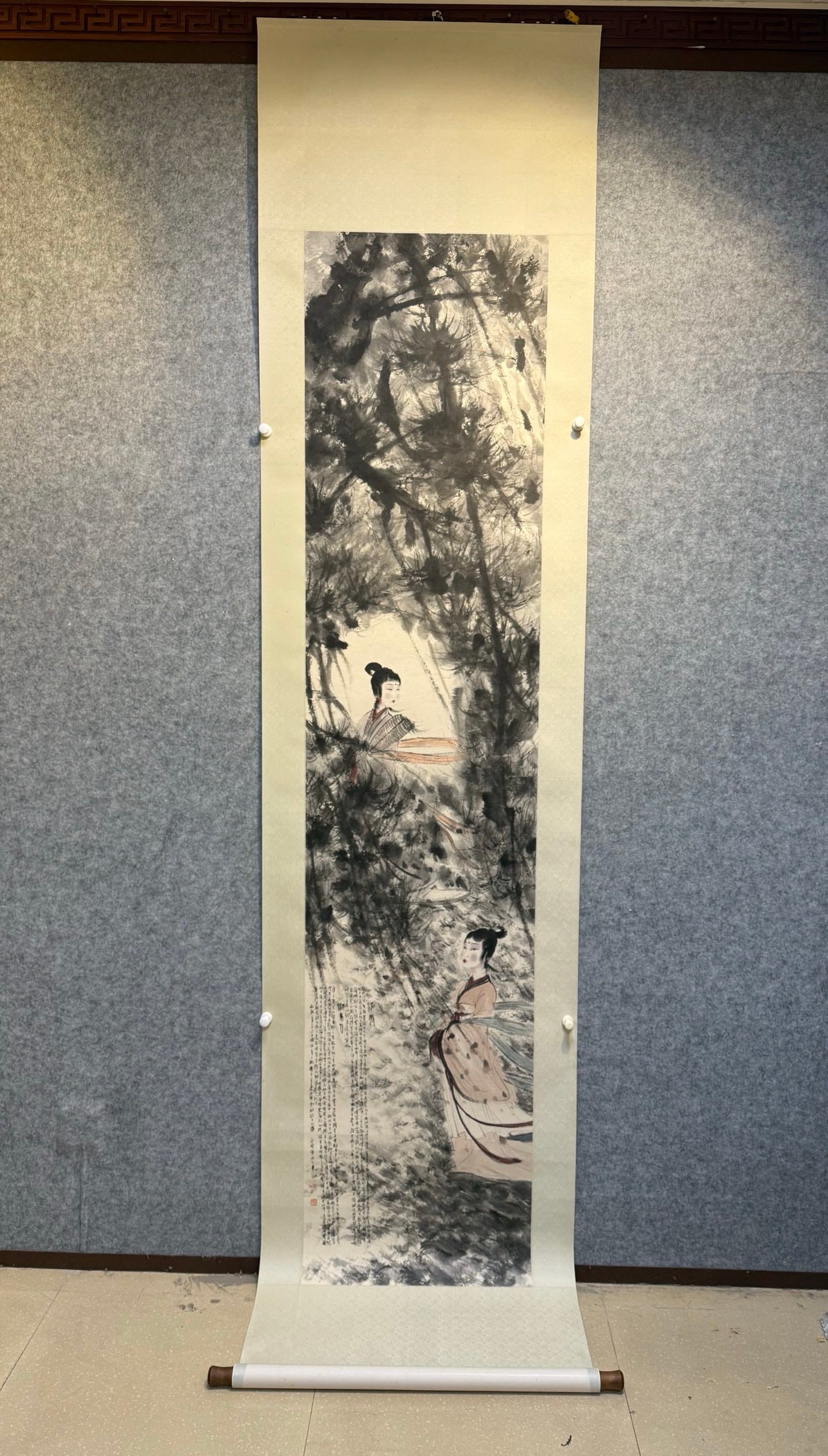 A picture of Fu Baoshi's Erxiang drawings is a vertical scroll: Fu Baoshi's Erxiang drawings are vertical scrolls SIZE: Painting core 51.5x230cm (The Dimensions Of All Batches Are Manually Measured.If You Need More Detailed Information, Please Contact Our Customer