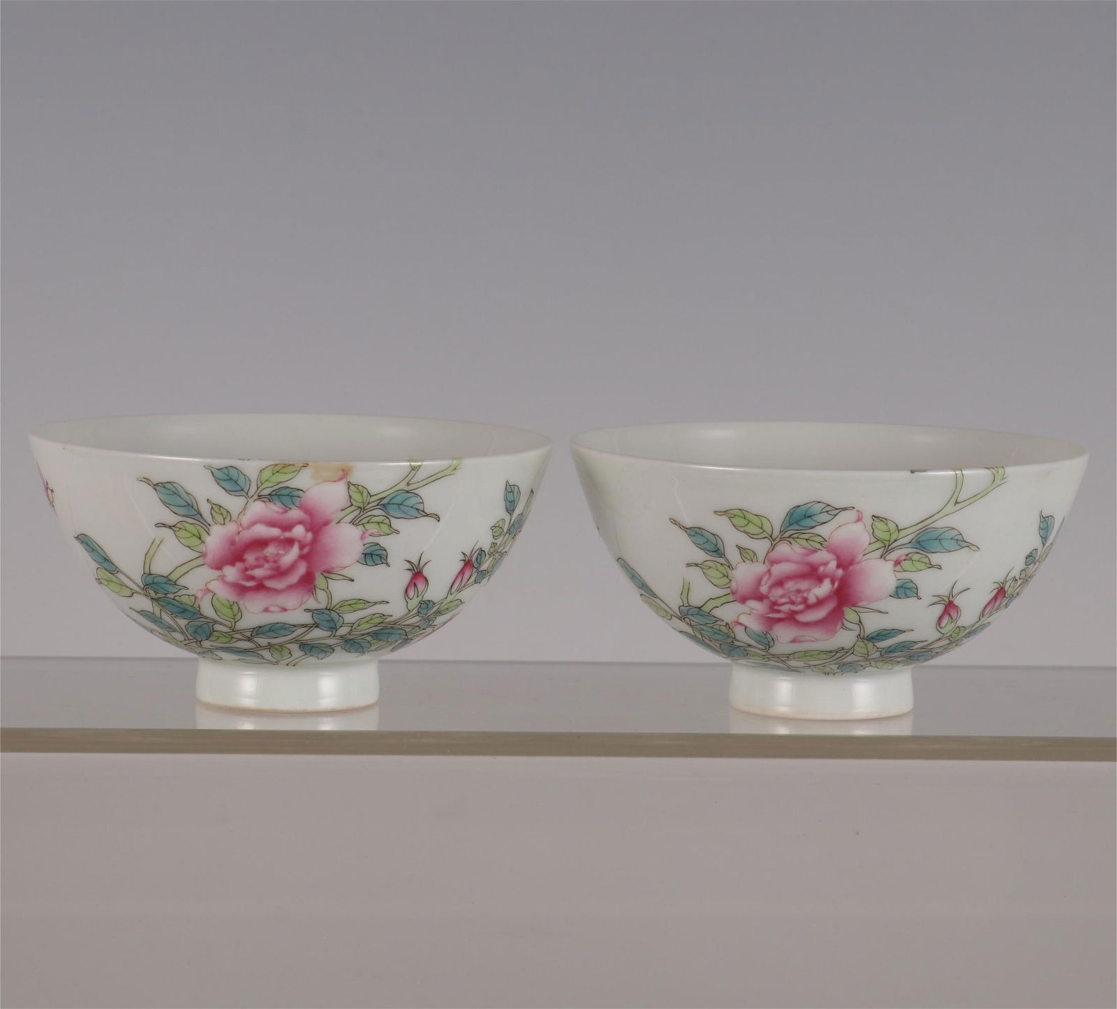 A pair of pastel peony pattern cups made in the Yongzheng year of the Qing Dynasty: A pair of pastel peony pattern cups made in the Yongzheng year of the Qing Dynasty SIZE: H:4.5cm Mouth D:8.5cm (The Dimensions Of All Batches Are Manually Measured.If You Need More Detailed Informatio