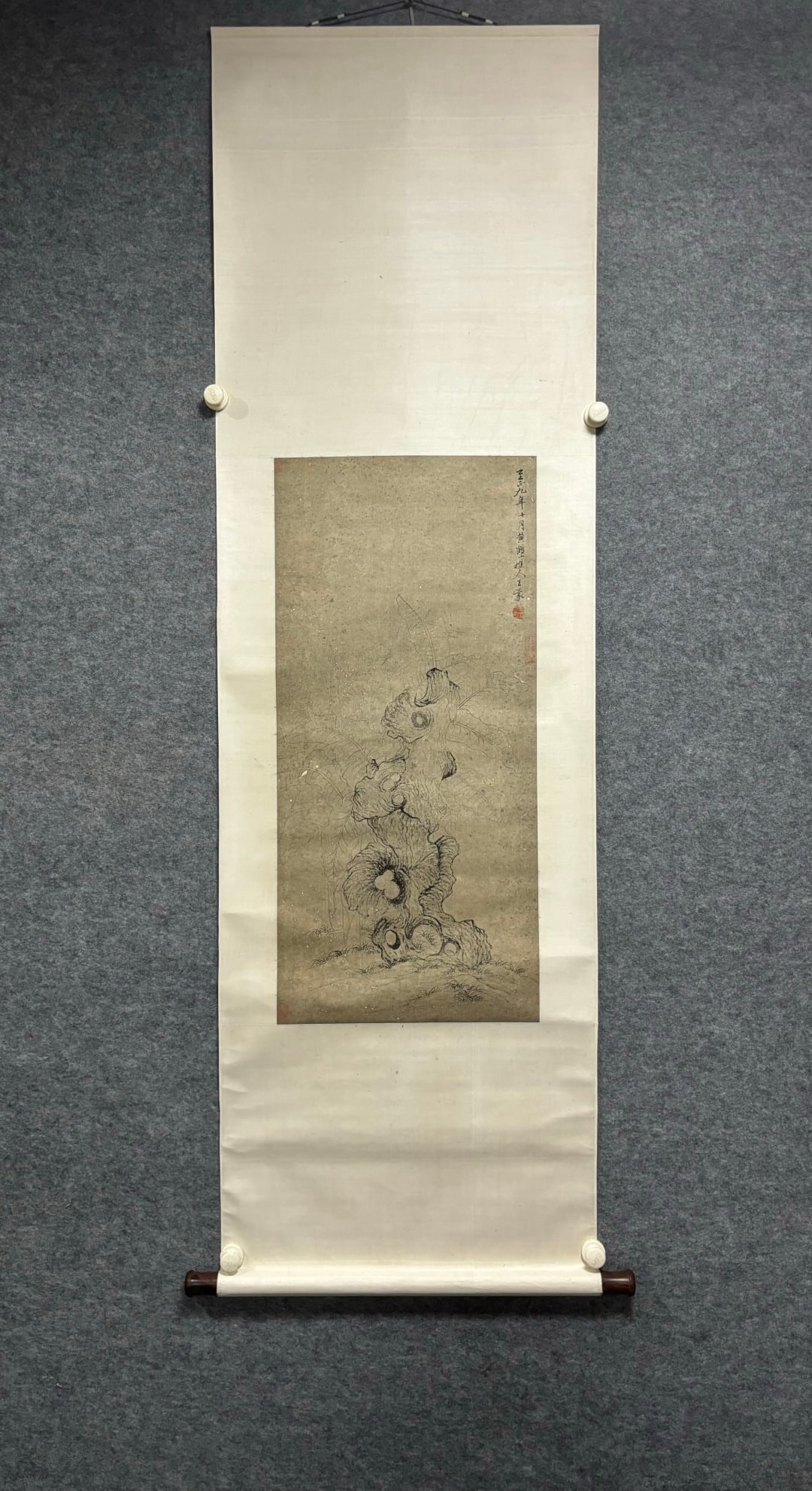 A picture of Wang Meng's banana strange stone: Wang Meng's strange stone drawing of plantains SIZE: 84×39cm (The Dimensions Of All Batches Are Manually Measured.If You Need More Detailed Information, Please Contact Our Customer Service Before Bid