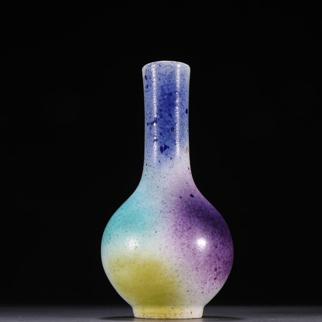 A Qing Dynasty glazed peach blossom cave celestial ball bottle (1 of 9)