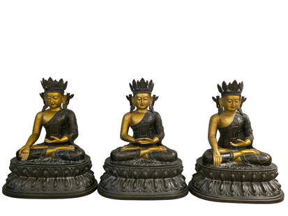 A piece of Qing Dynasty bronze three Buddhas: Qing Dynasty bronze three Buddhas SIZE: H:60cm W:47.5cm W:75kg (The Dimensions Of All Batches Are Manually Measured.If You Need More Detailed Information, Please Contact Our Customer Service
