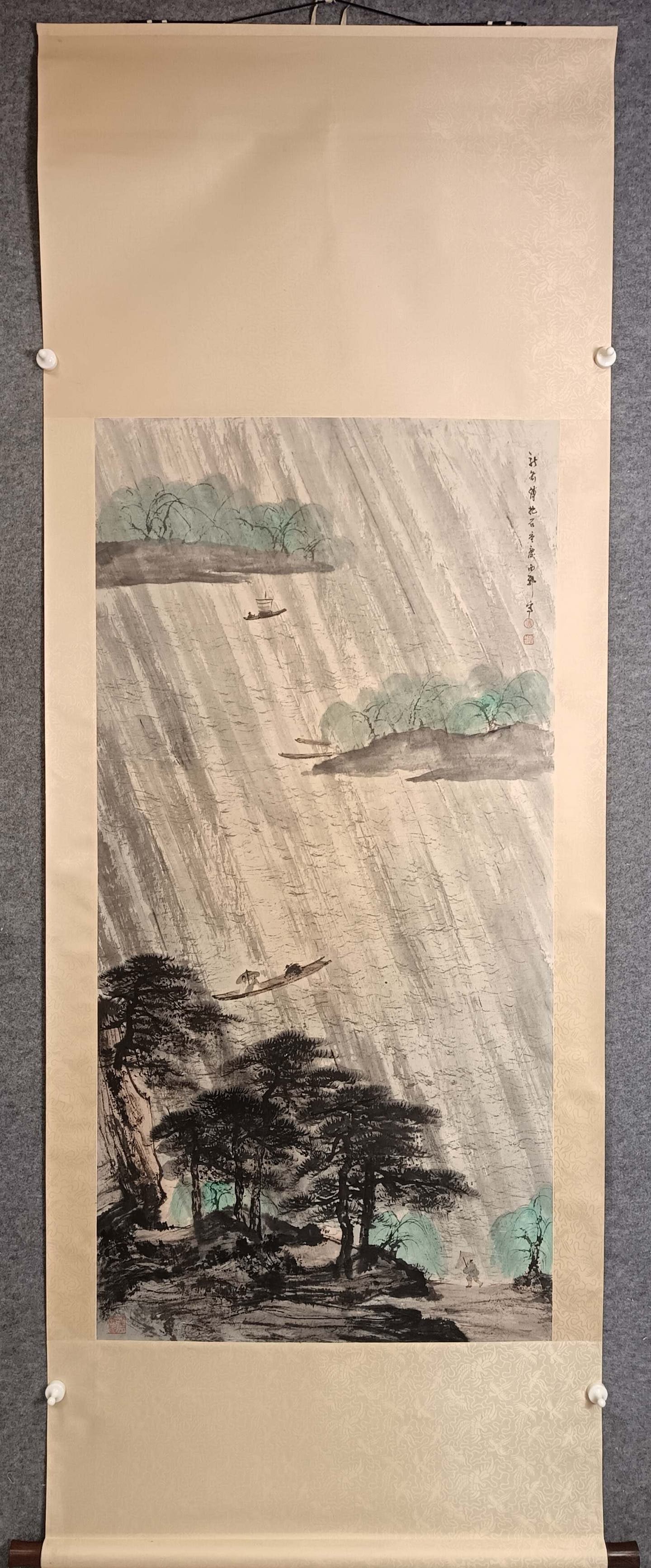 A vertical scroll of Fu Baoshi's landscape on paper: Fu Baoshi's landscape vertical scroll on paper SIZE: 68x138cm (The Dimensions Of All Batches Are Manually Measured.If You Need More Detailed Information, Please Contact Our Customer Service Before Bid