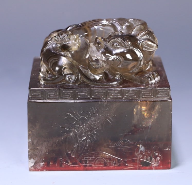 A piece of Qing Dynasty natural tea crystal double dragon button landscape pattern seal (1 of 9)