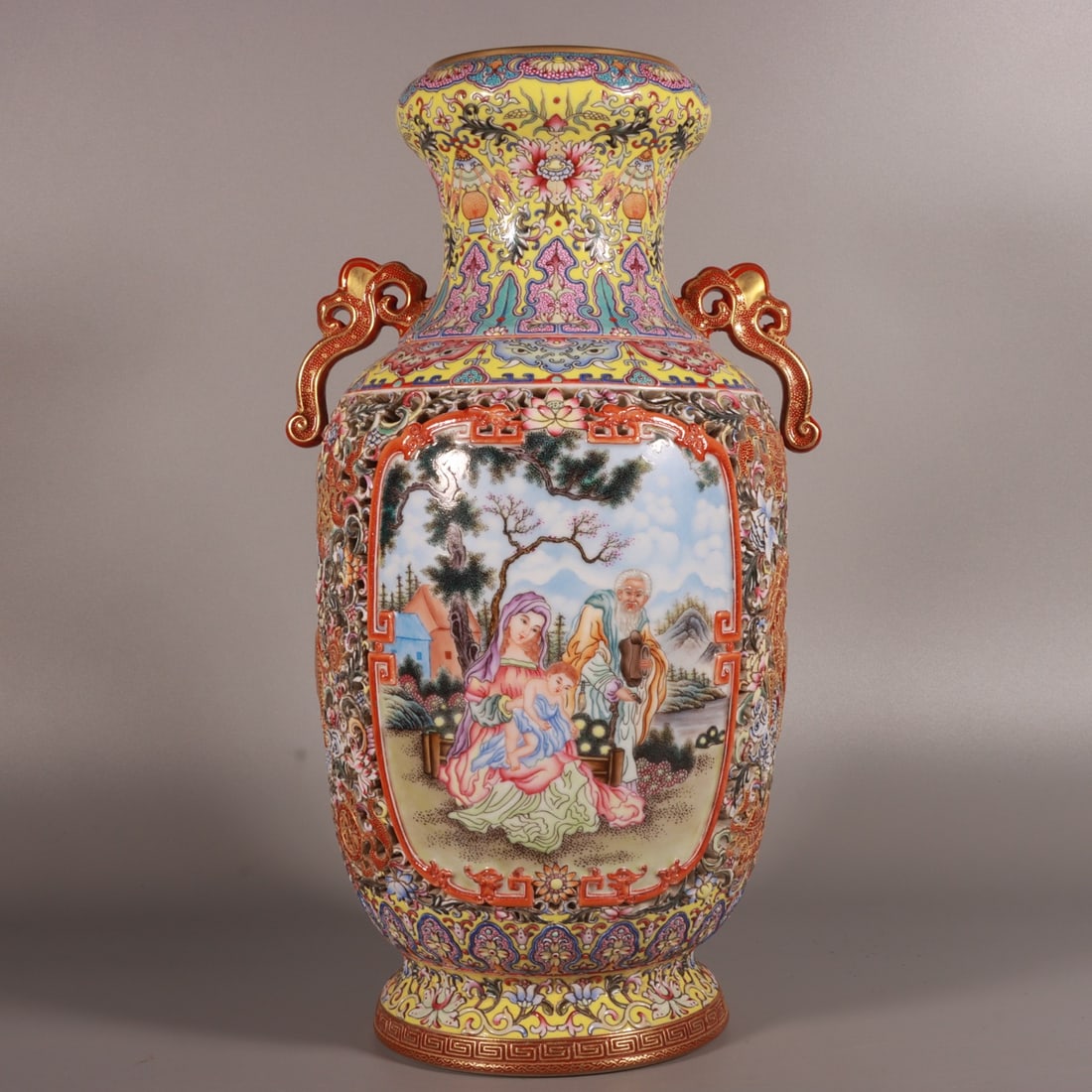 A Qing Dynasty Qianlong year enamel carved hollow window Western figure amphora: Qing Dynasty Qianlong year enamel carved hollow window Western figure amphora SIZE: H:35cm Belly D:17cm (The Dimensions Of All Batches Are Manually Measured.If You Need More Detailed Information, Plea