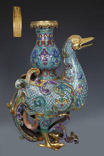 A piece of Qing Dynasty precision cast bronze cloisonné cloisonné enamel zun: Qing Dynasty Precision Casting Bronze Cloisonné Cloisonné Enamel Zun [Style] Large Qing Dynasty Qianlong Year System [Details] Vertical curly tail vertical head head slightly open feet webbed curly