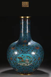 A Qing Dynasty copper cloisonné cloisonné enamel celestial globe bottle: Qing Dynasty Copper cloisonné cloisonné enamel celestial ball bottle [style] large Qing Dynasty Qianlong year system [detail] This vessel has a round mouth and a long neck, plump shoulders and a sli