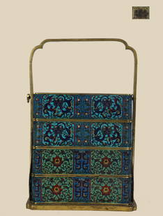 A piece of Qing Dynasty precision cast copper cloisonné cloisonné enamel suitcase: Qing Dynasty Precision Casting Copper Cloisonné Cloisonné Enamel Bag [Style] Large Qing Dynasty Qianlong Year System [Details] The beam box is a stationery box that scholars and doctors like to use