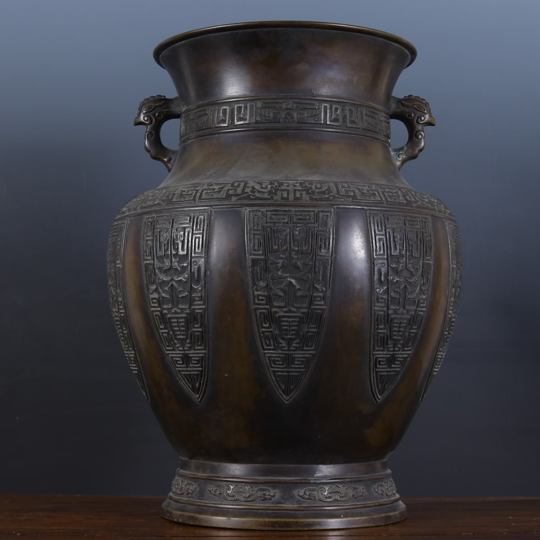 A bronze banana leaf pattern amphora from the Qing Dynasty (1 of 9)