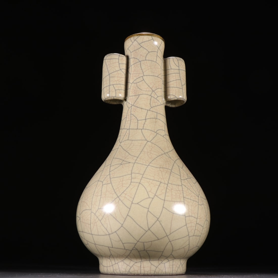 A Song Dynasty Ge kiln amphora: Song Dynasty kiln amphora SIZE: H:27cm W:15cm (The Dimensions Of All Batches Are Manually Measured.If You Need More Detailed Information, Please Contact Our Customer Service Before Bidding.)