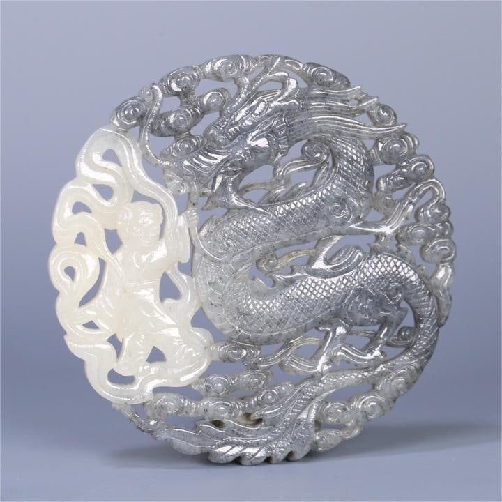 A beautiful Hetian jade blue and white seed material hollow dragon pattern card: Exquisite Hetian jade blue and white seed material hollow dragon pattern card SIZE: 7.8x0.7cm W:69.3g (The Dimensions Of All Batches Are Manually Measured.If You Need More Detailed Information, Please