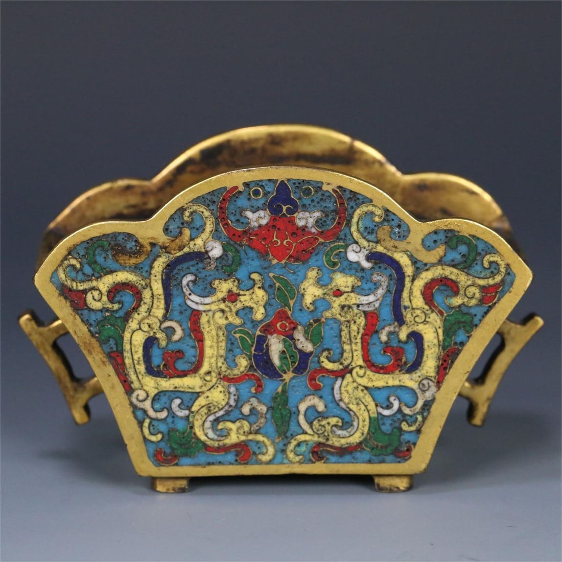 A cloisonné dragon pattern amphora made in the Qianlong year of the Qing Dynasty: The cloisonné dragon pattern amphora made in the Qianlong year of the Qing Dynasty SIZE: 10.3x4.5x6.5cm W:283.7g (The Dimensions Of All Batches Are Manually Measured.If You Need More Detailed Informa