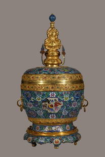 A piece of Qing Dynasty precision cast copper cloisonné cloisonné enamel ghee jar: Qing Dynasty Precision Cast Copper Cloisonné Enamel Ghee Jar [Style] Large Qing Dynasty Qianlong Year System [Details] The lid of this jar is a Sumeru Golden Pagoda with Mani beads on the top. The bo