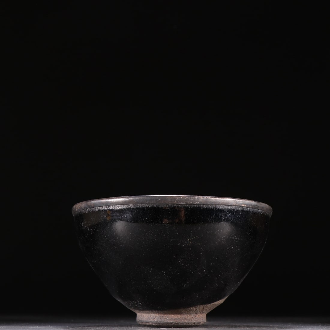 A tea cup from the Song Dynasty: The tea cup of the Song Dynasty SIZE: H:8cm W:13.6cm (The Dimensions Of All Batches Are Manually Measured.If You Need More Detailed Information, Please Contact Our Customer Service Before Bidding.)