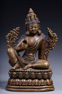 A bronze seated statue of Guanyin from the Qing Dynasty: Bronze square stamp SIZE: H:14.5cm L:9.5cm W:6.5cm W:779g (The Dimensions Of All Batches Are Manually Measured.If You Need More Detailed Information, Please Contact Our Customer Service Before Bidding