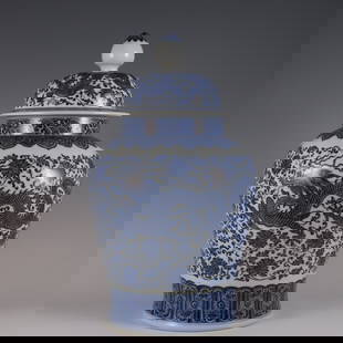 A blue and white dragon made in the Qianlong year of the Qing Dynasty wears a twinched lotus pattern: The blue and white dragon made in the Qianlong year of the Qing Dynasty wore a general jar with a lotus pattern Size: H:50.5cm Belly diameter:28cm Cover the diameter:17.6cm (The Dimensions Of All Batc