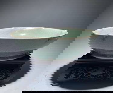 A fine Ru porcelain plate: Exquisite Ru porcelain plate Size: H:4cm Calibre:15cm (The Dimensions Of All Batches Are Manually Measured.If You Need More Detailed Information, Please Contact Our Customer Service Before Bidding.)