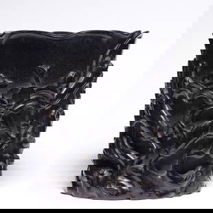 A small leaf rosewood gardenia pattern pen holder from the Qing Dynasty: Qing Dynasty small-leaf rosewood gardenia pattern pen holder Size: H:19.7cm D:17cm W:1937g (The Dimensions Of All Batches Are Manually Measured.If You Need More Detailed Information, Please Contact Ou