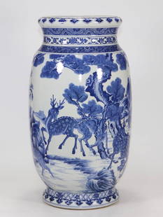 A large lantern bottle of blue and white pine deer made in the Qianlong year of the Qing Dynasty: Qing Dynasty Qianlong year of the year of the blue and white pine deer picture large lantern bottle Size: H:47cm Calibre:18.5cm (The Dimensions Of All Batches Are Manually Measured.If You Need More De