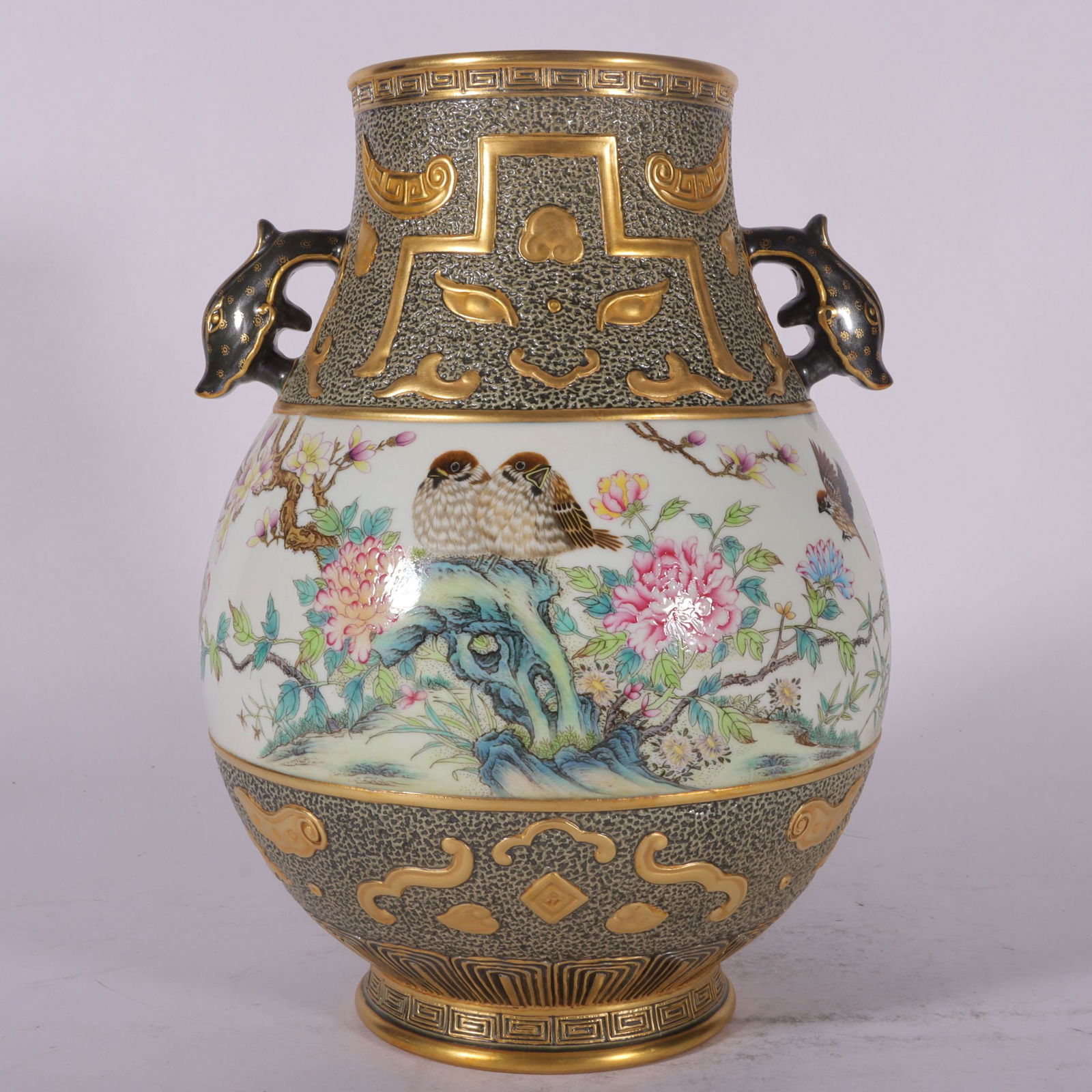 A Qing Dynasty Qianlong year enamel carved gold-painted Tongjing flower and bird amphora bucket: Qing Dynasty Qianlong year enamel carved gold-painted Tongjing flower and bird amphora barrel Size: H:26.8cm Mouth D:11.2cm Belly D:19cm Bottom:11.5cm (The Dimensions Of All Batches Are Manually Measu