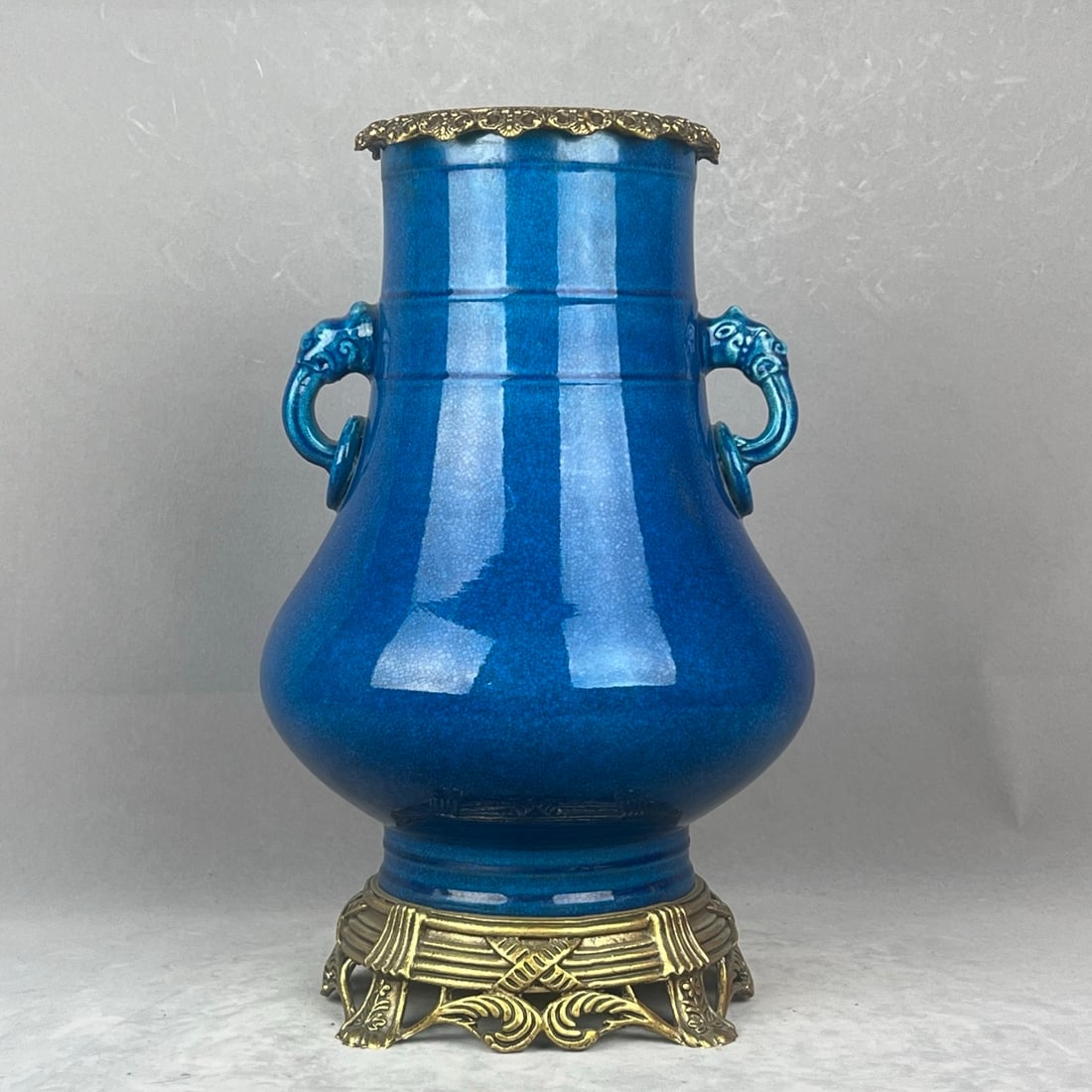 A beautiful peacock blue glaze inlaid copper-edged amphora: Exquisite peacock blue glaze inlaid copper-edged amphora Size: H:37cm Mouth D:15cm D:22cm Bottom:17cm (The Dimensions Of All Batches Are Manually Measured.If You Need More Detailed Information, Please