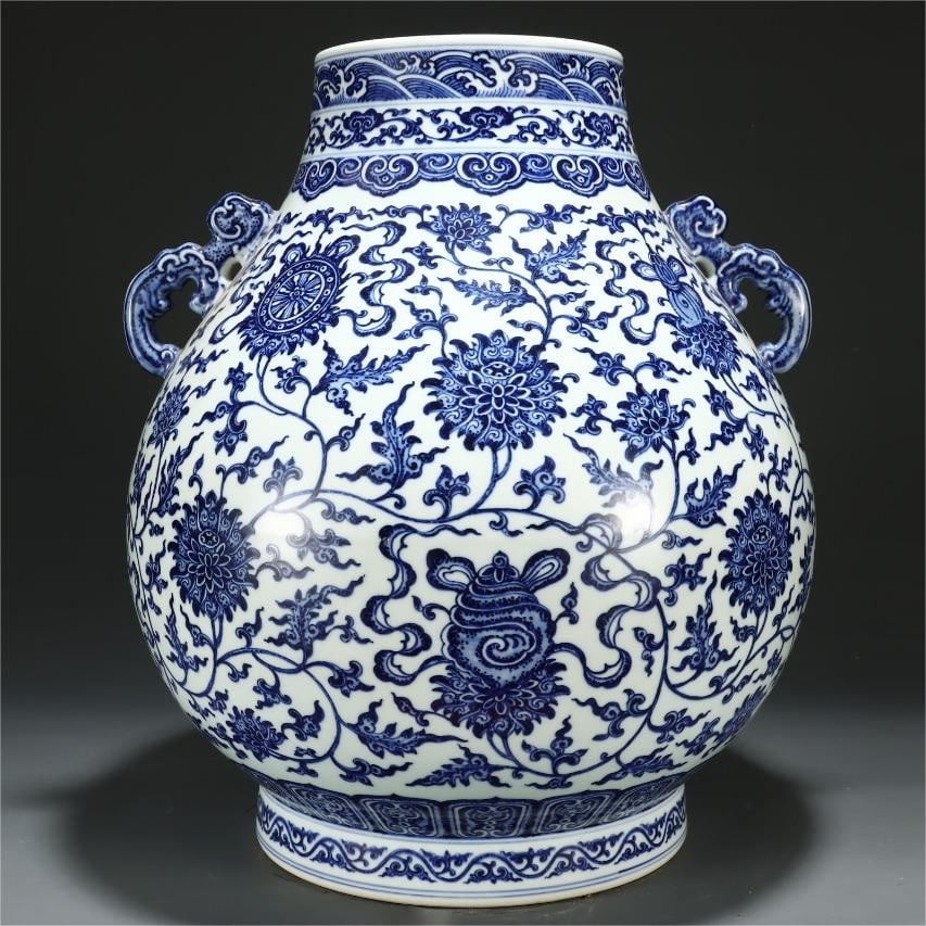 A blue and white entwined flower amphora from the Qing Dynasty: Blue and white entwined flower amphorae of the Qing Dynasty Size: H:44.8cm W:36.5cm (The Dimensions Of All Batches Are Manually Measured.If You Need More Detailed Information, Please Contact Our Custo