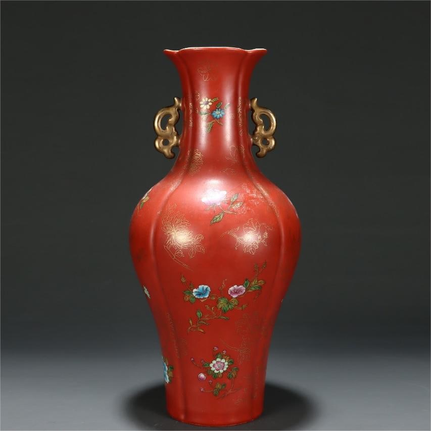 A red-glazed flower amphora from the Qing Dynasty: Qing Dynasty red-glazed flower amphora Size: H:36.7cm W:17.6cm (The Dimensions Of All Batches Are Manually Measured.If You Need More Detailed Information, Please Contact Our Customer Service Before Bi