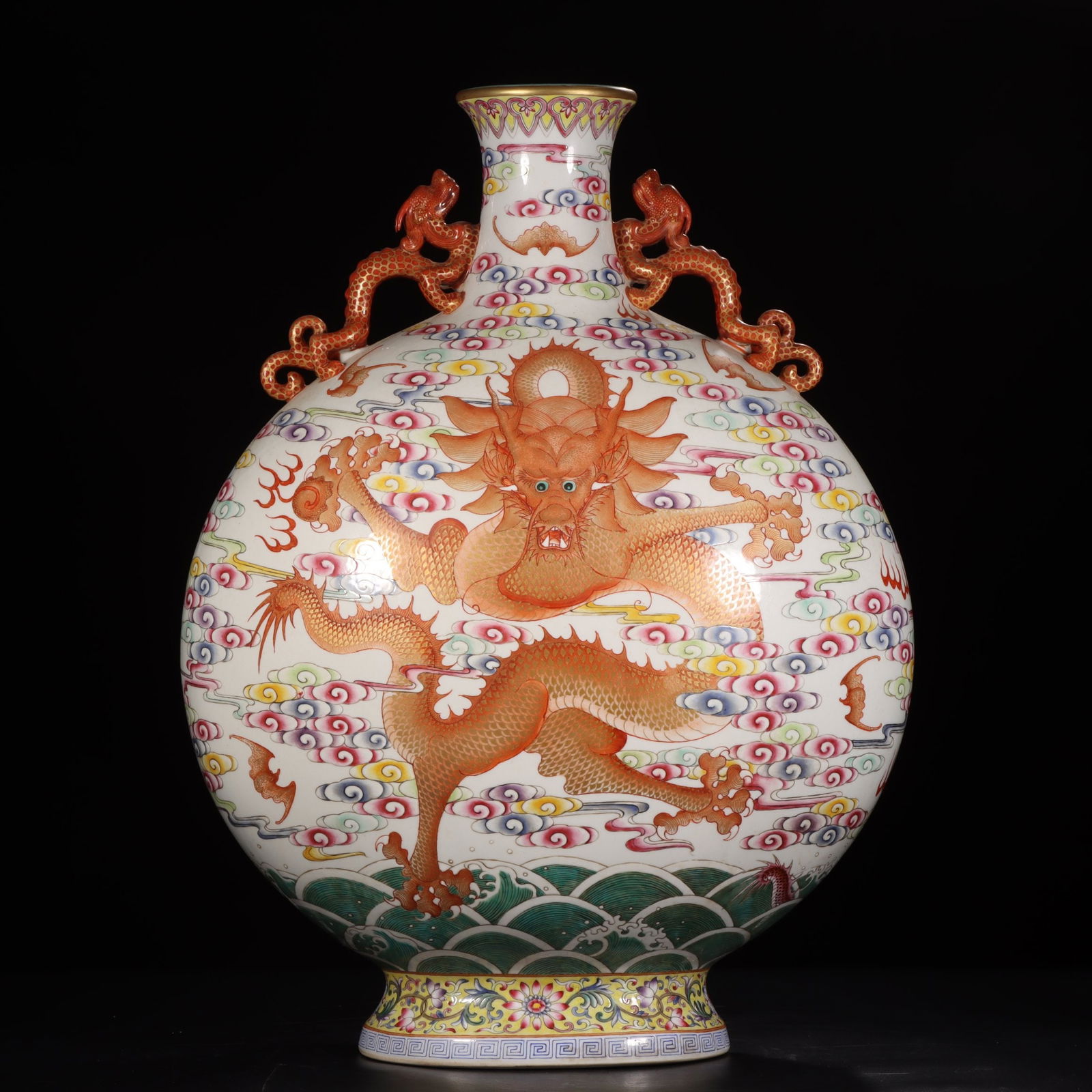 A pastel dragon pattern amphora made in the Qianlong period of the Qing Dynasty: A pastel dragon pattern amphora made in the Qianlong period of the Qing Dynasty Size: H:54.3cm Mouth D:10.3cm Bottom:21cm (The Dimensions Of All Batches Are Manually Measured.If You Need More Detailed