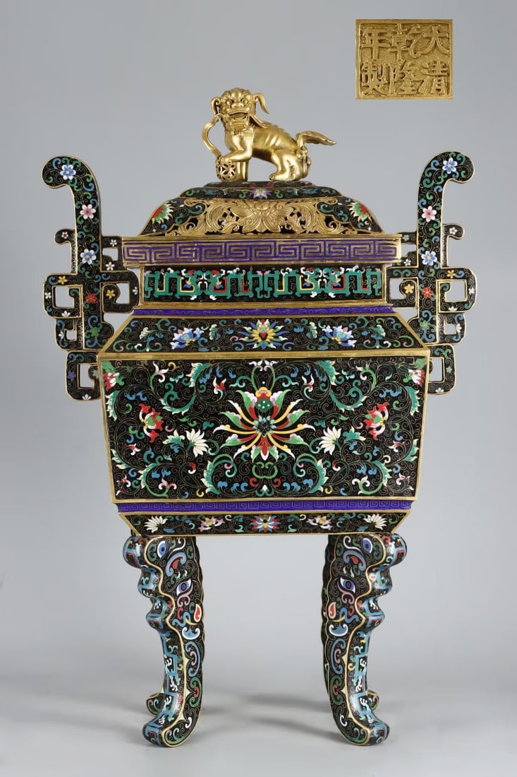 A copper cloisonné enamel square amphora made in the Qianlong period of the Qing Dynasty: Qing Dynasty Qianlong year copper cloisonné enamel square amphora furnace Size: H:75cm W:50cm (The Dimensions Of All Batches Are Manually Measured.If You Need More Detailed Information, Please Contac