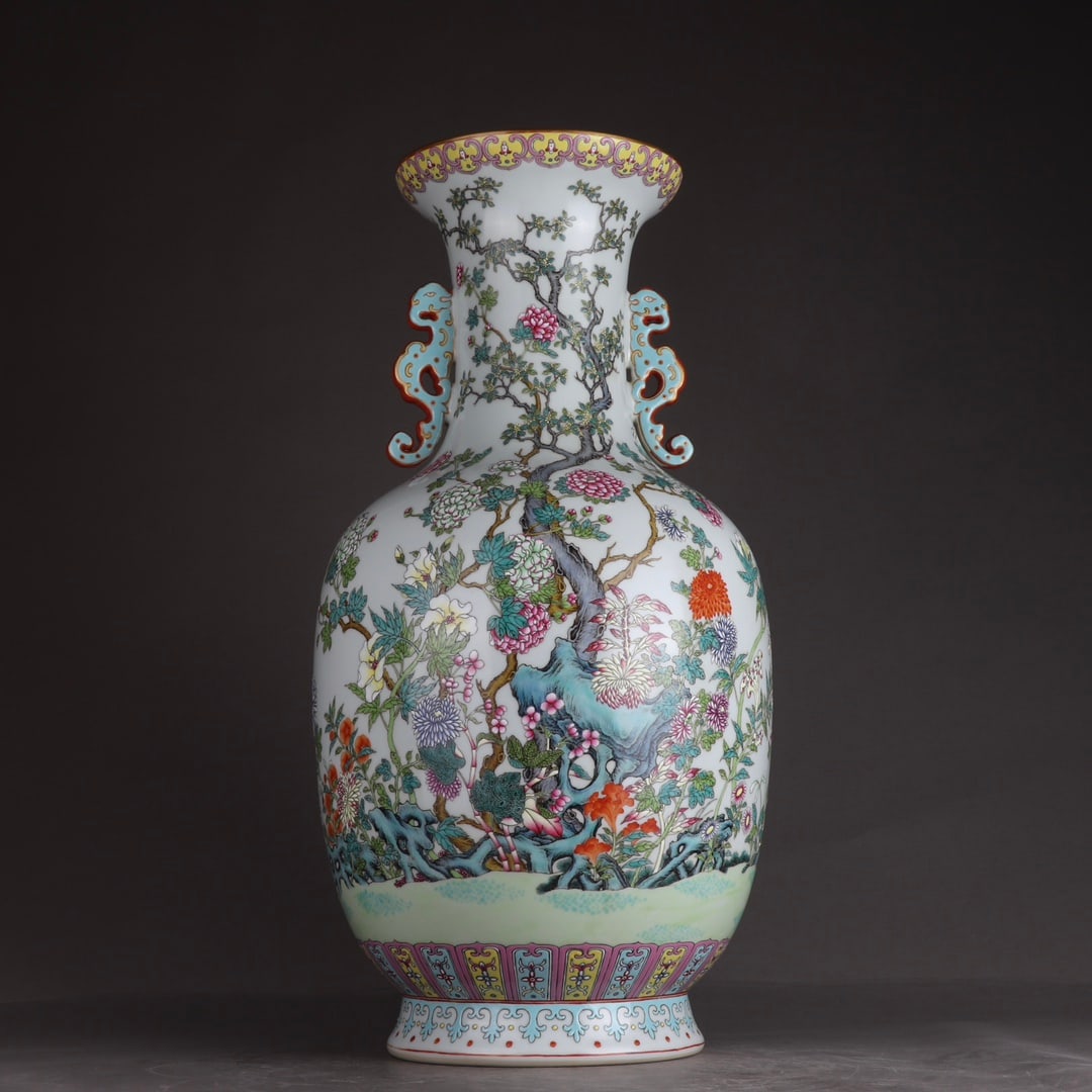 A pastel gold-painted floral amphora made in the Qianlong period of the Qing Dynasty: A pastel gold-painted flower amphora made in the Qianlong period of the Qing Dynasty Size: H:58.8cm Belly D:30cm (The Dimensions Of All Batches Are Manually Measured.If You Need More Detailed Informat