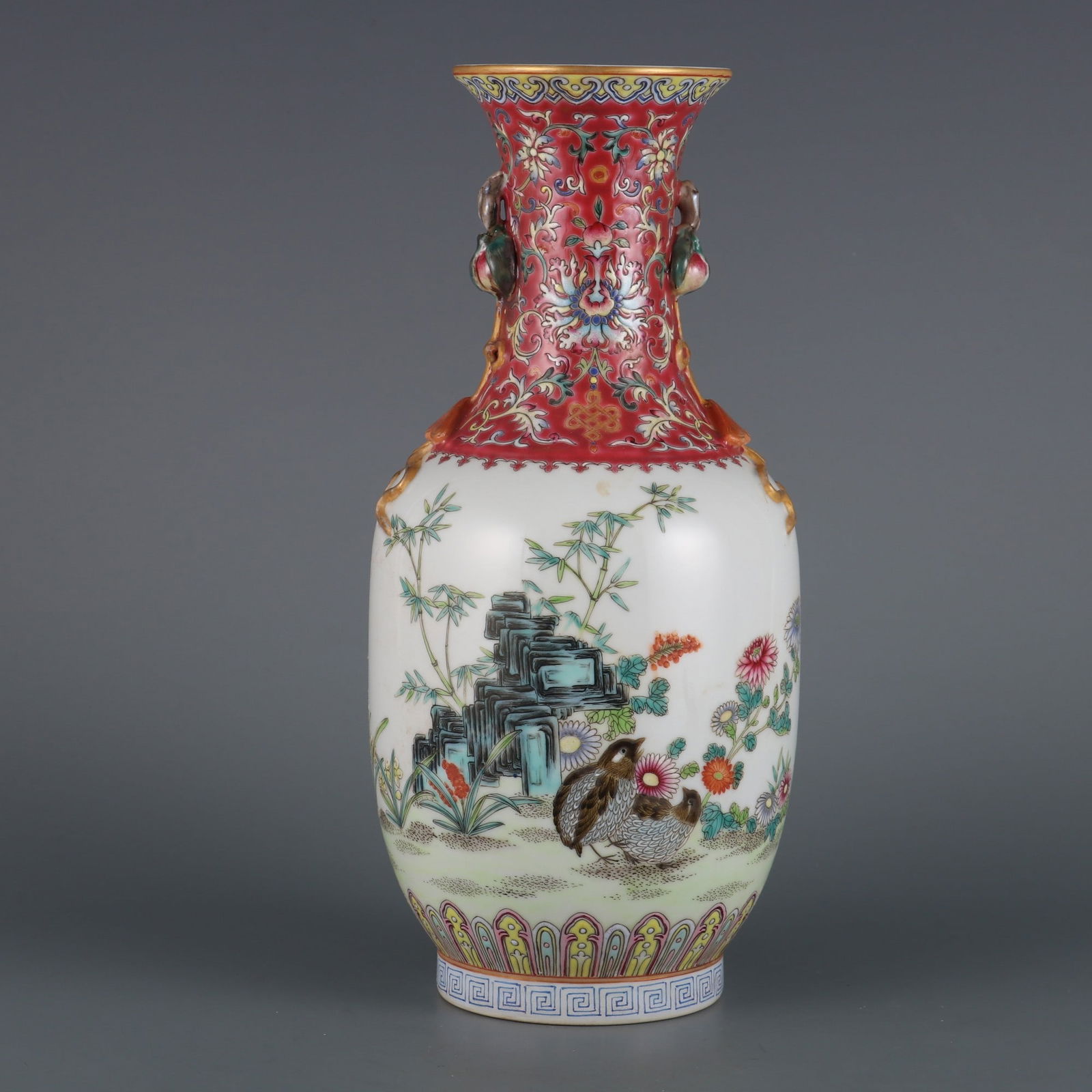 A carmine pastel amphora made in the Qianlong period of the Qing Dynasty: Qing Dynasty Qianlong year carmine pastel peace and contentment pattern amphora Size: H:26.8cm Mouth D:7.8cm (The Dimensions Of All Batches Are Manually Measured.If You Need More Detailed Information,