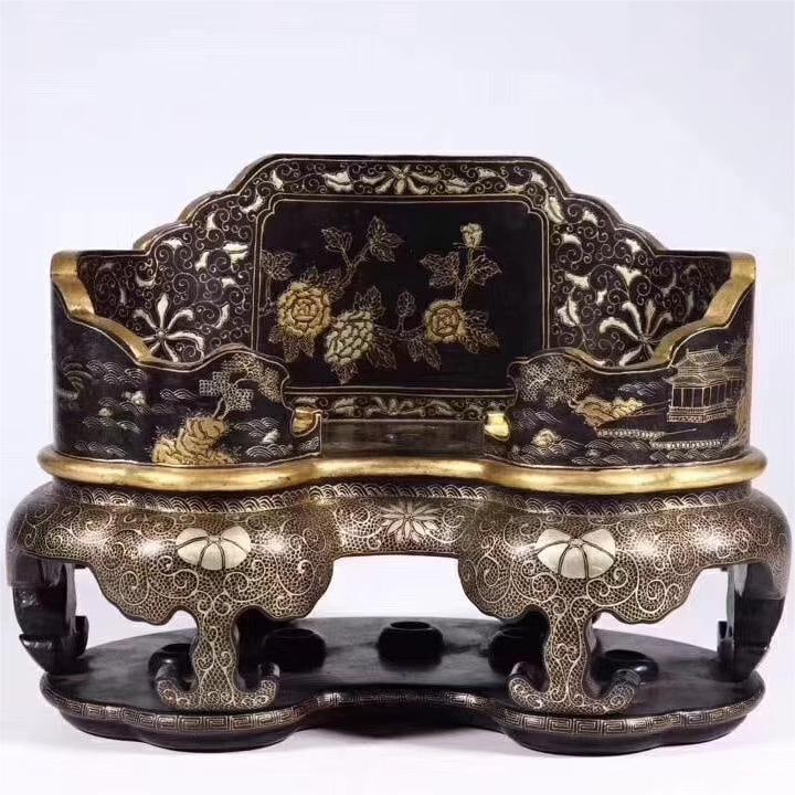 A large lacquered gold pattern flower pattern concubine table made in the Qianlong period of the: The Qing Dynasty Qianlong year made a large lacquer gilded flower pattern concubine table table Size: L:28cm W:15cm H:21cm (The Dimensions Of All Batches Are Manually Measured.If You Need More Detaile