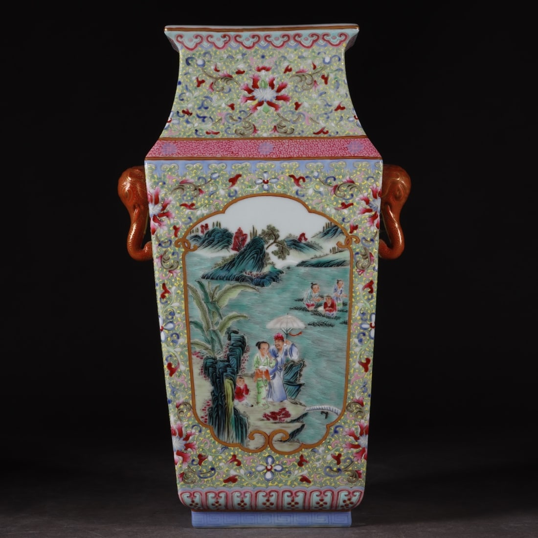 A four-square amphora of Gu Yuexuan window figure made in the Qing Dynasty: The Qing Dynasty's Gu Yuexuan window opening figure square amphora Size: H:29cm Mouth D:11cm Bottom:9cm (The Dimensions Of All Batches Are Manually Measured.If You Need More Detailed Information, Plea