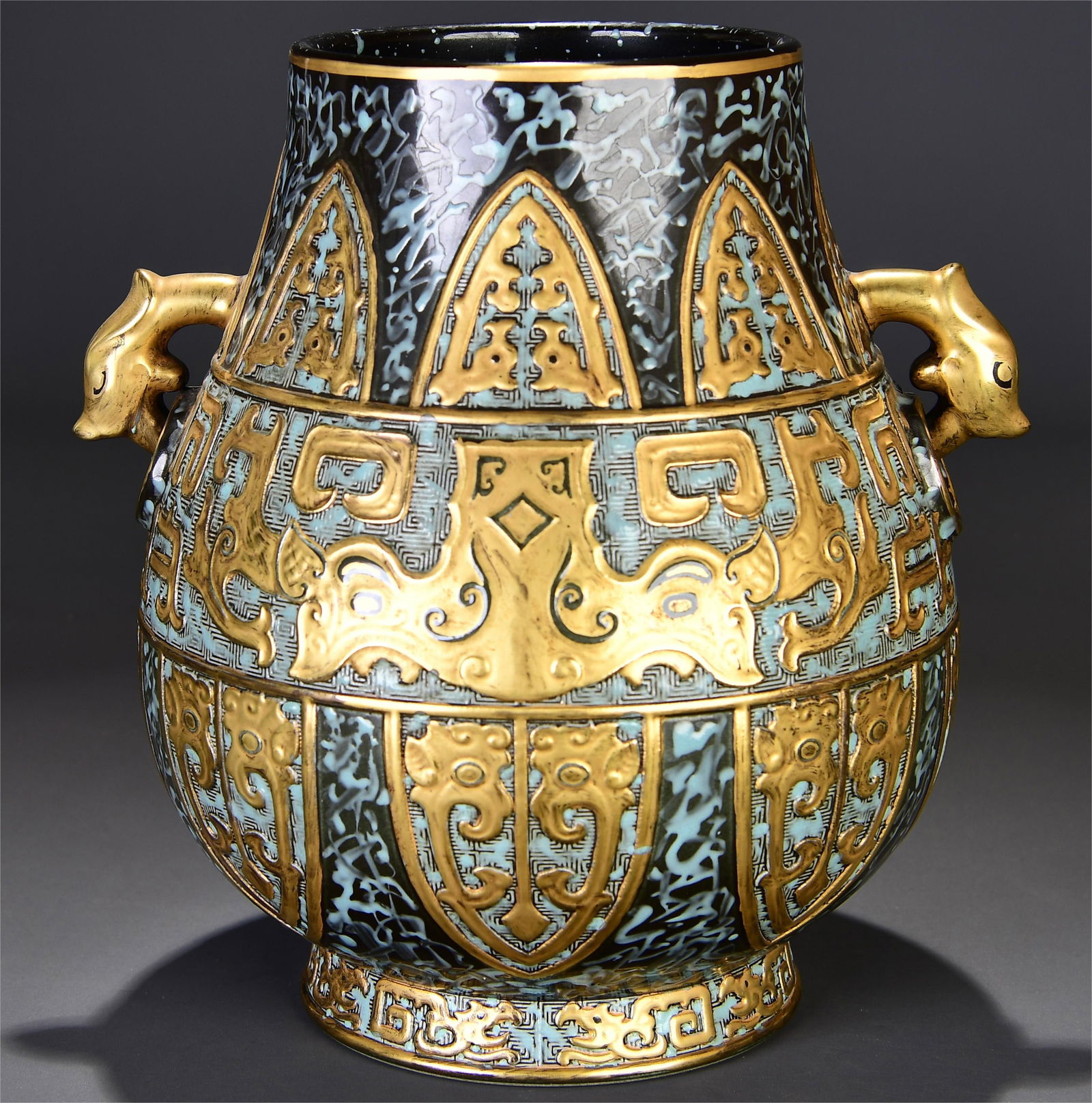 A bronze glaze carved beast pattern gilt amphora made in the Qianlong period of the Qing Dynasty: Qing Dynasty Qianlong year bronze glaze carved animal pattern gilt amphora Size: H:24cm W:19cm (The Dimensions Of All Batches Are Manually Measured.If You Need More Detailed Information, Please Contac