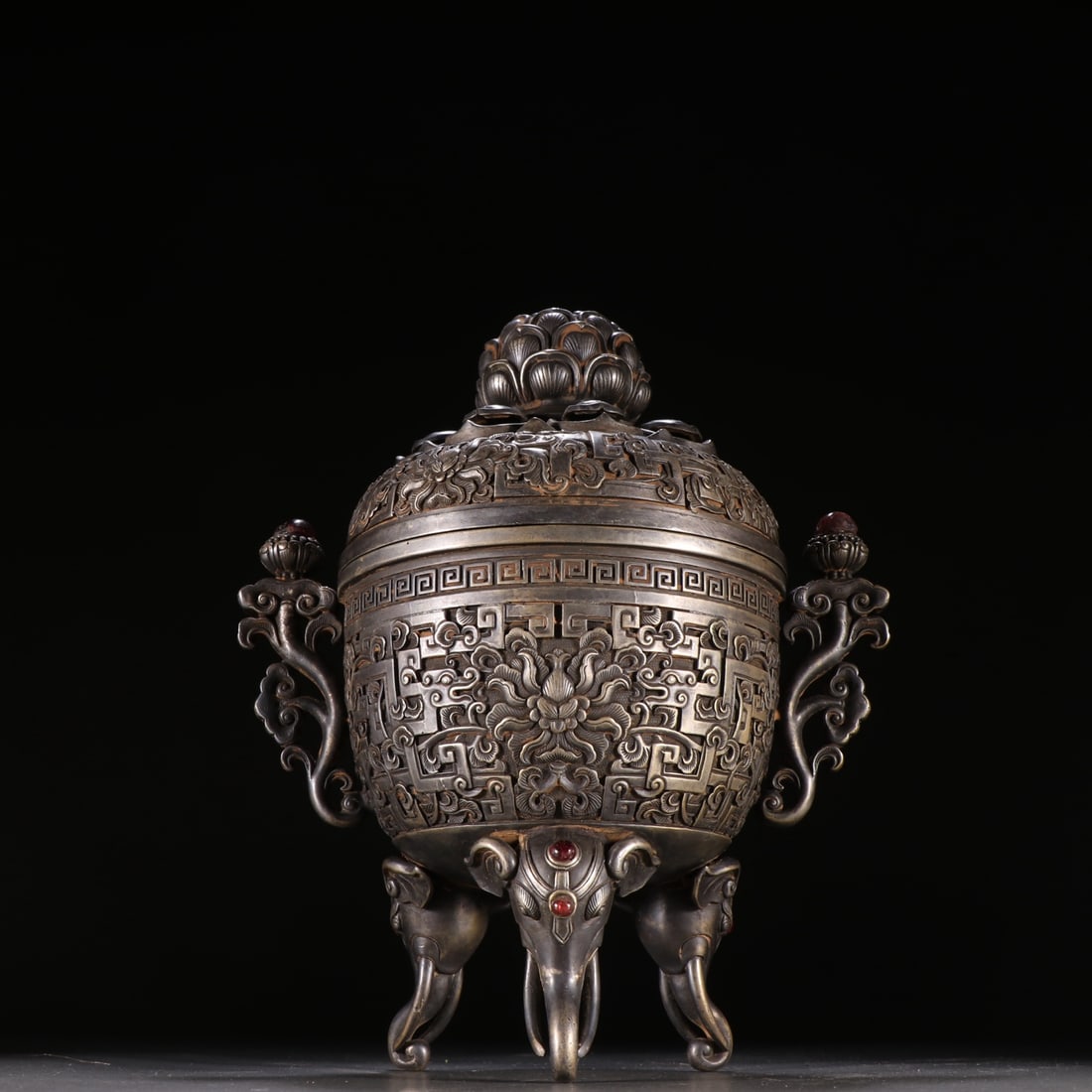 A copper-gilt silver amphora three-legged aroma burner from the Qing Dynasty: Qing Dynasty copper gilt silver amphora three-legged aroma burner Size: H:23cm W:17cm W:1660g (The Dimensions Of All Batches Are Manually Measured.If You Need More Detailed Information, Please Contact