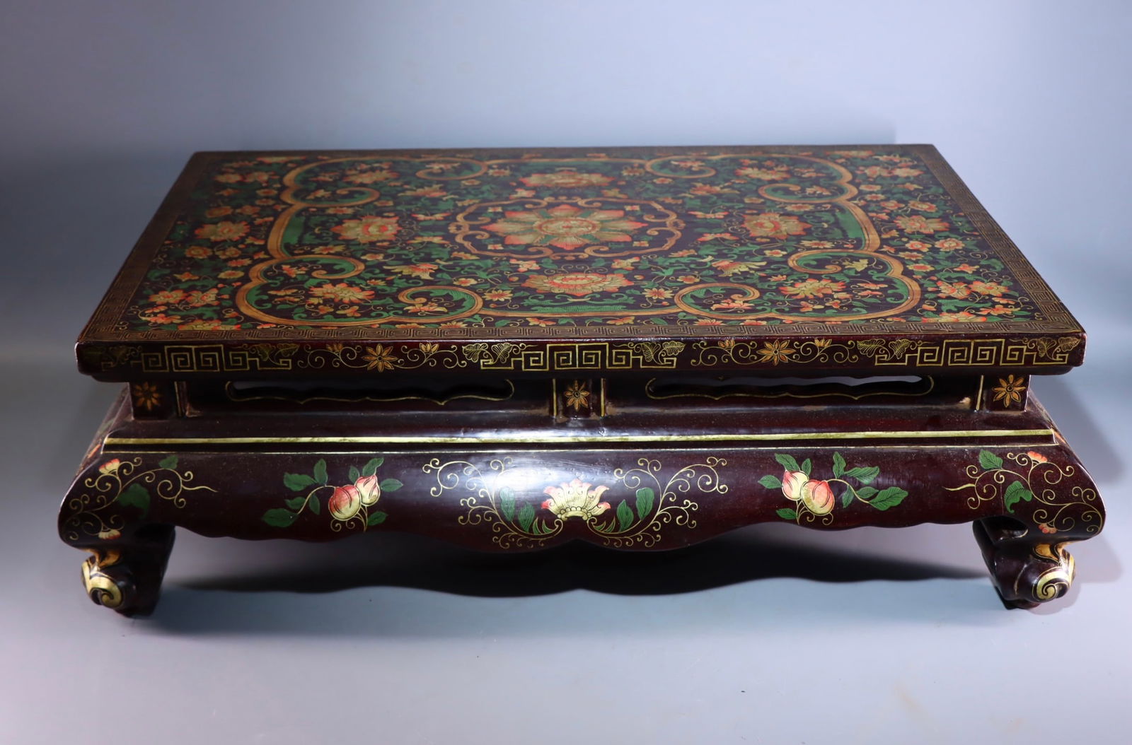 A beautiful wooden lacquer painted gilded offering table: Exquisite wooden lacquer painted with gold painting table Size: 59X35X18.5cm (The Dimensions Of All Batches Are Manually Measured.If You Need More Detailed Information, Please Contact Our Customer Ser