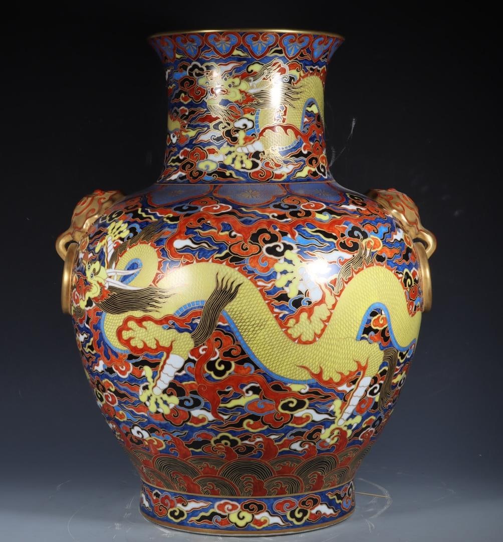 A pastel gold line auspicious cloud dragon pattern amphora made in the Yongzheng era of the Qing: Qing Dynasty Yongzheng year pastel gold line auspicious cloud dragon pattern amphora Size: H:65cm Mouth D:26.3cm Foot D:29.5cm (The Dimensions Of All Batches Are Manually Measured.If You Need More Det