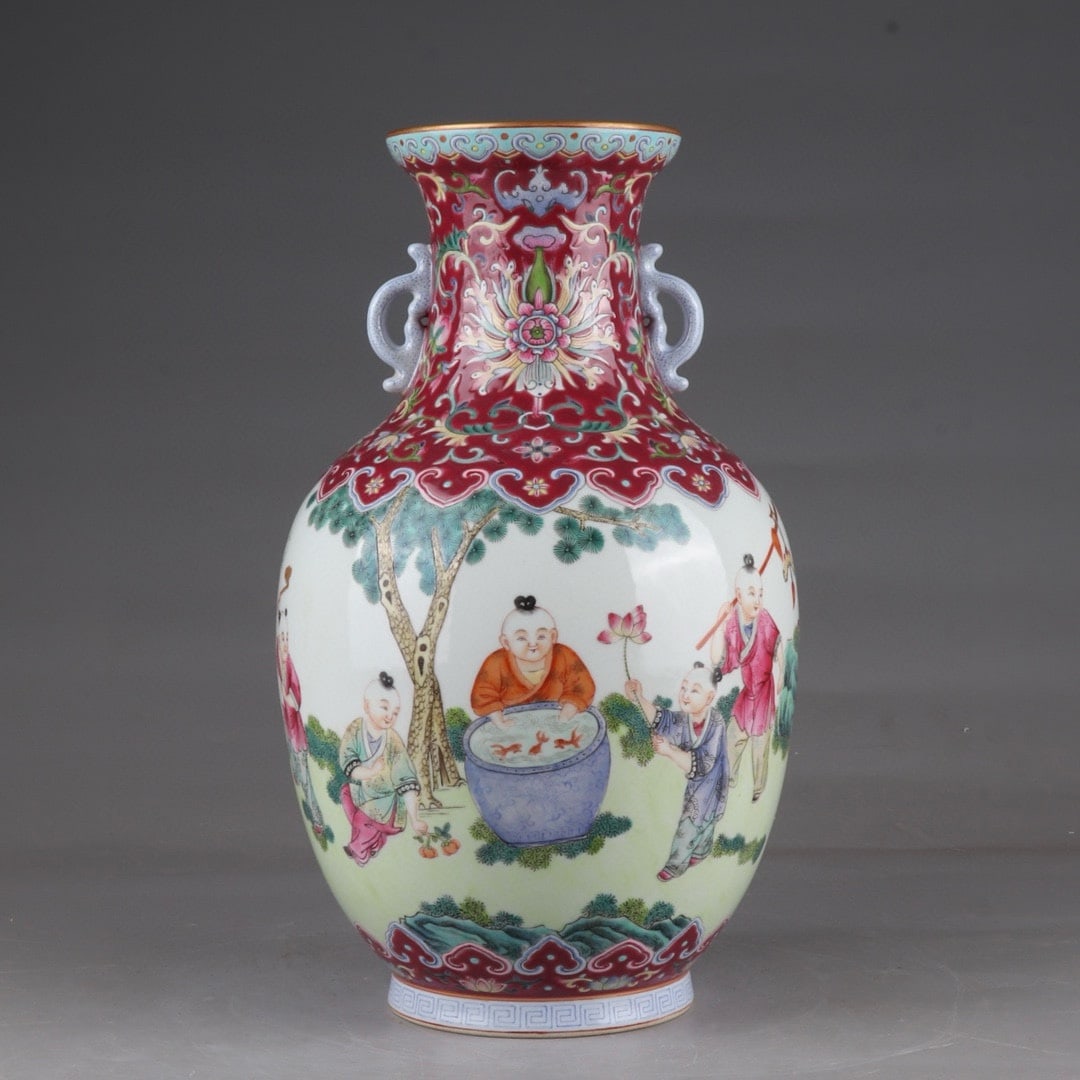 A pastel baby play picture amphora made in the Qing Dynasty: A pastel baby play picture amphora made in the Qing Dynasty Size: H:29.5cm Belly D:18cm (The Dimensions Of All Batches Are Manually Measured.If You Need More Detailed Information, Please Contact Our C